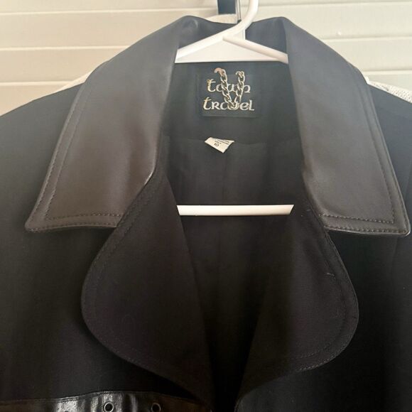 Town & Travel Black Wool Blend Coat w/Faux Leather Collar & Grommet Details VTG - Picture 4 of 13